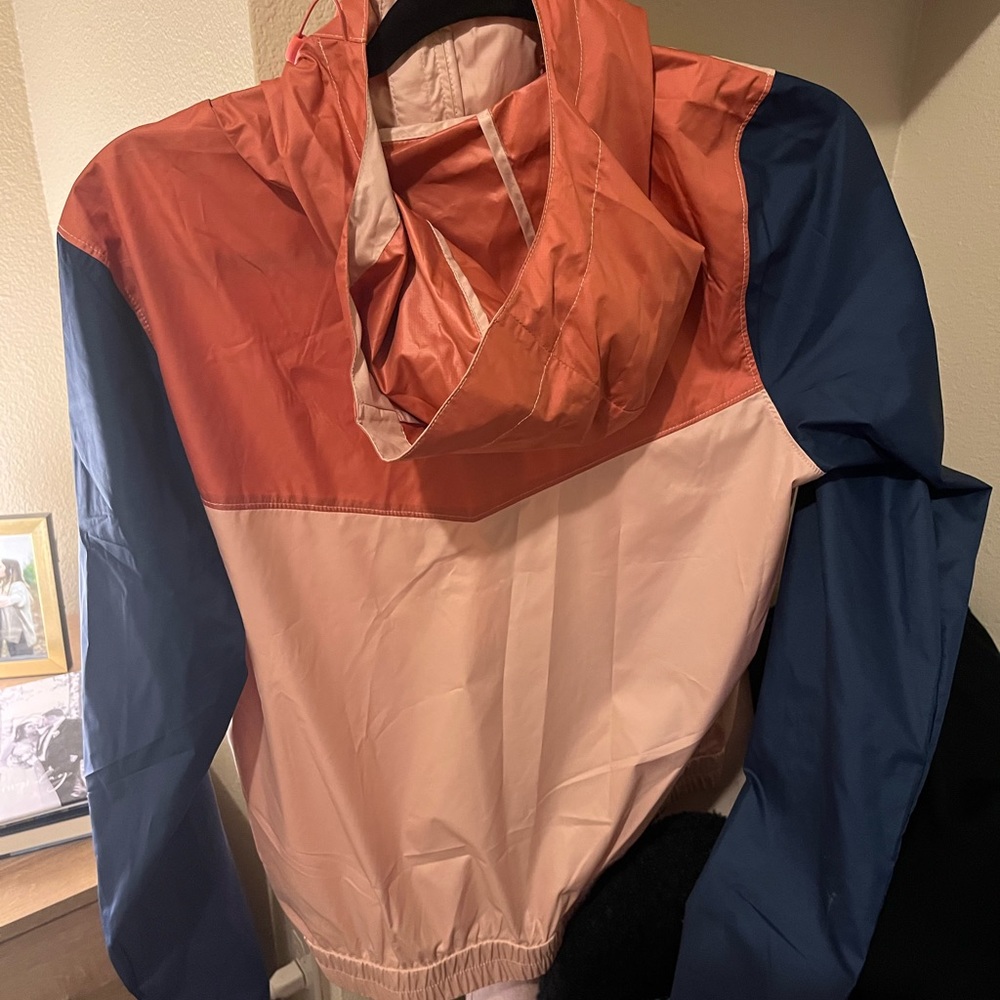 Size Small Northface Windbreaker - image 2